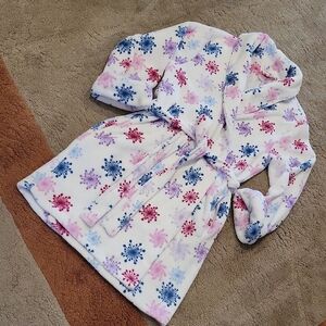 Snowflake Womens Medium Robe With Slippers.